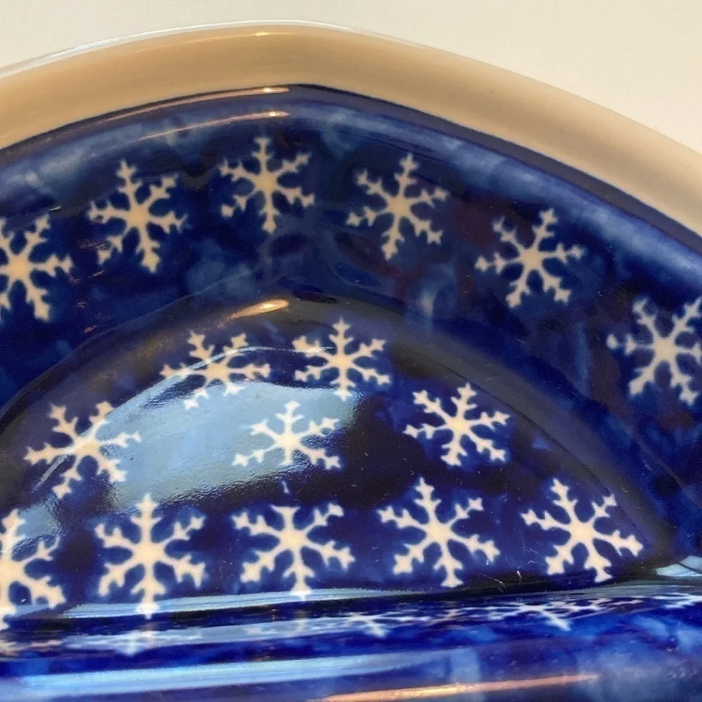 Boleslawiec divided ceramic serving dish snowflake pattern handmade in Poland S7